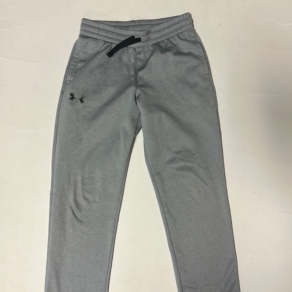 Under Armour grey youth medium sweatpants coldgear loose